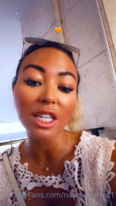 Amateur webcam babe showing her sexual goods